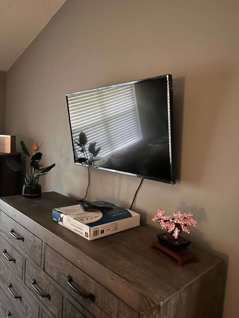 Mounting - Tampa Handyman service example